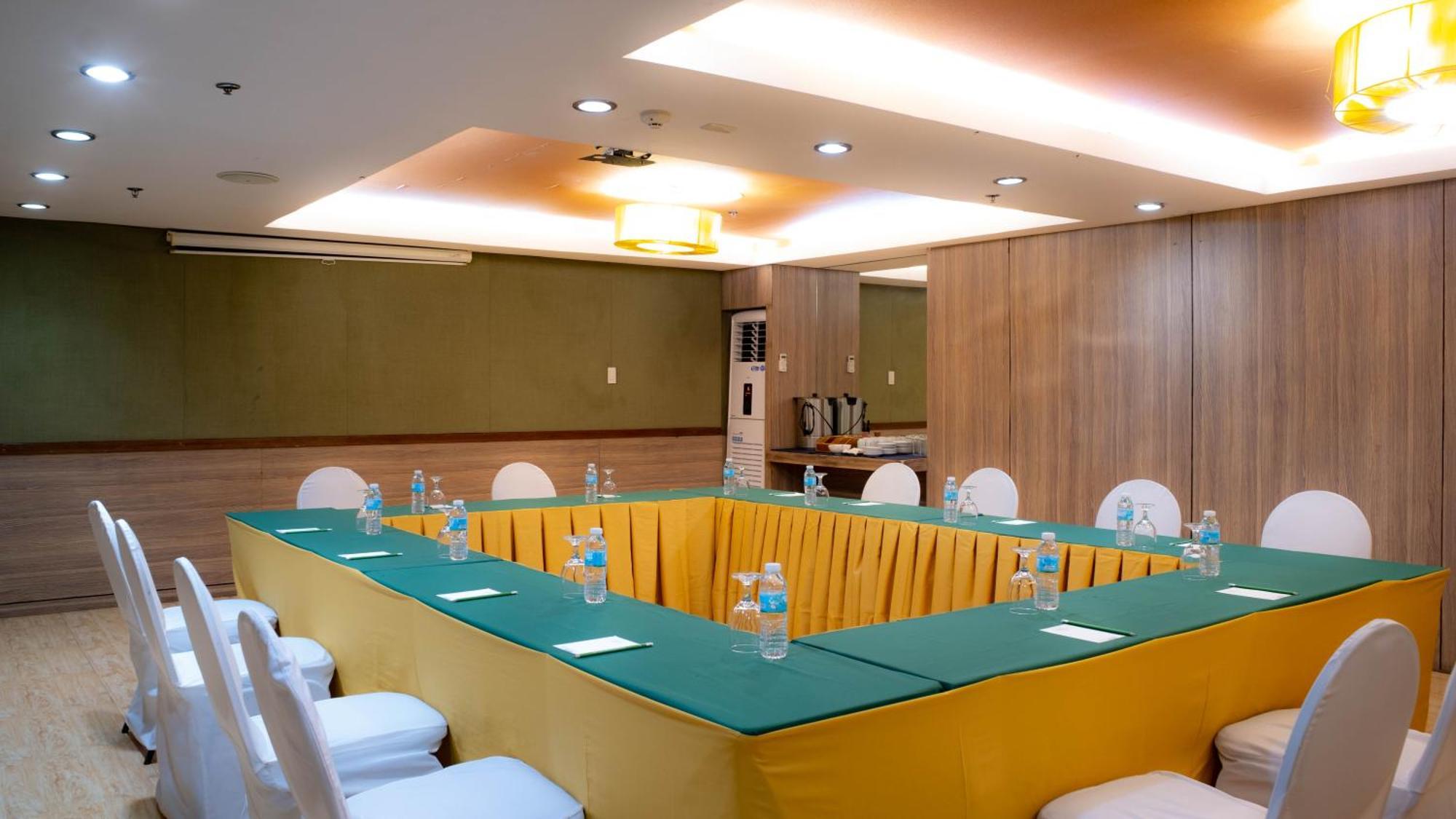 טגאיטאי One Tagaytay Place Hotel Suites Official Account מראה חיצוני תמונה